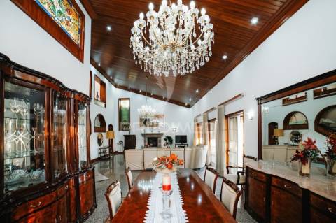 Moradia senhorial t5 com piscina e excelentes áreas – propriedade de prestígio, barcelos