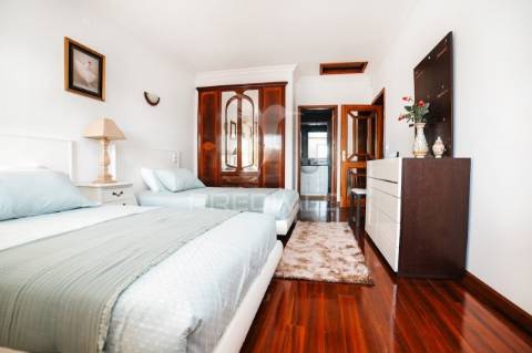 Moradia senhorial t5 com piscina e excelentes áreas – propriedade de prestígio, barcelos