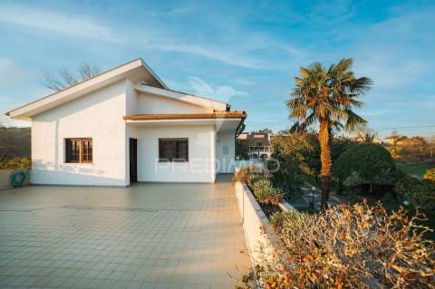 Moradia senhorial t5 com piscina e excelentes áreas – propriedade de prestígio, barcelos