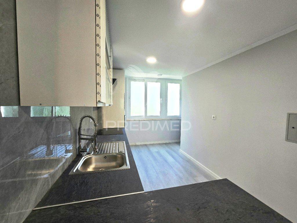 Apartamento t2, totalmente remodelado, em benfica - lisboa