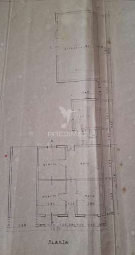 Moradia t2 com anexos e terreno na vila de alpiarça.