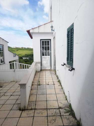 Fantástica moradia bi-familiar em vidais  privacidade, espaço e natureza!