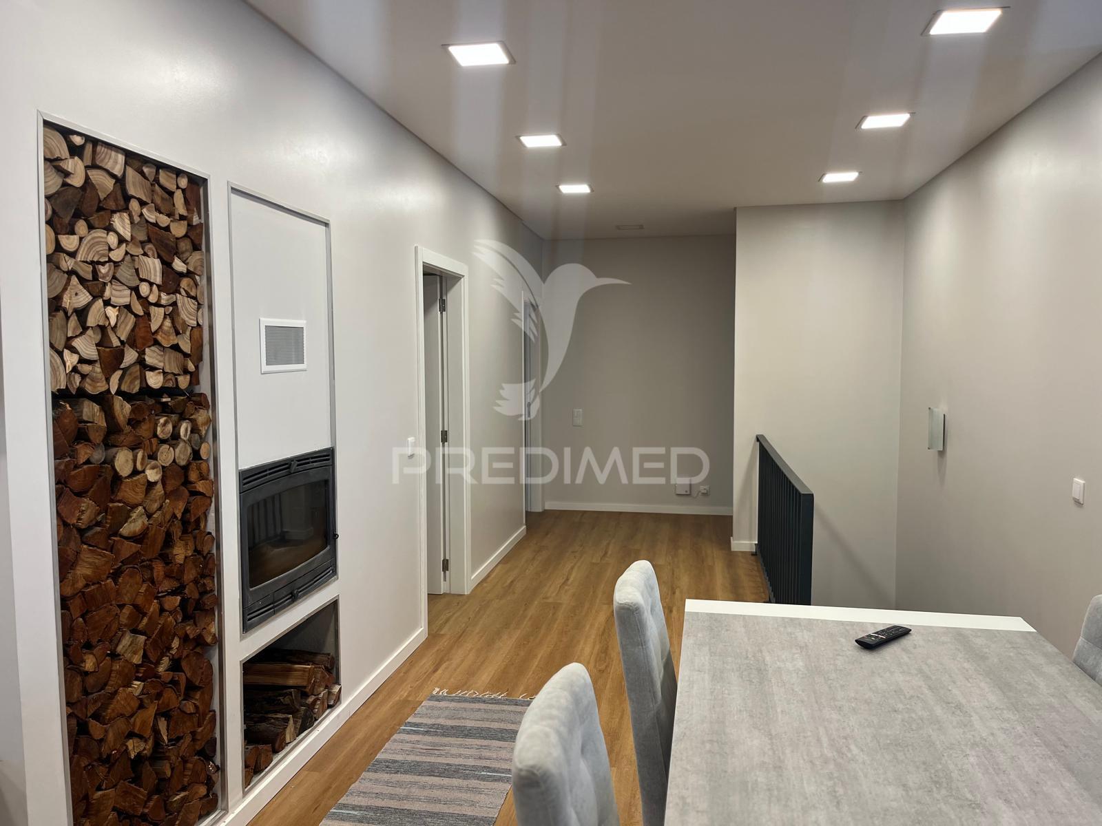 Moradia minimalista de sonho com vista deslumbrante sobre o porto do funchal e o anfiteatro da cidade.