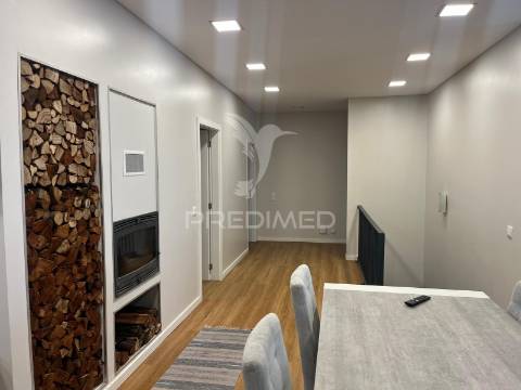 Moradia minimalista de sonho com vista deslumbrante sobre o porto do funchal e o anfiteatro da cidade.