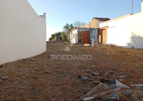 Terreno urbano com 1.560 m2 em alpiarça, santarém.