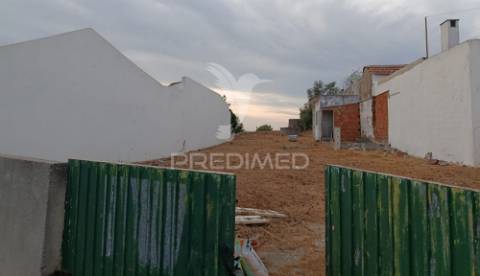 Terreno urbano com 1.560 m2 em alpiarça, santarém.