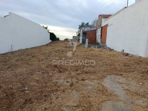 Terreno urbano com 1.560 m2 em alpiarça, santarém.