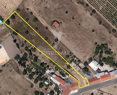 Terreno urbano com 1.560 m2 em alpiarça, santarém.