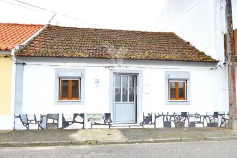 Moradia geminada t3 com logradouro  em muge