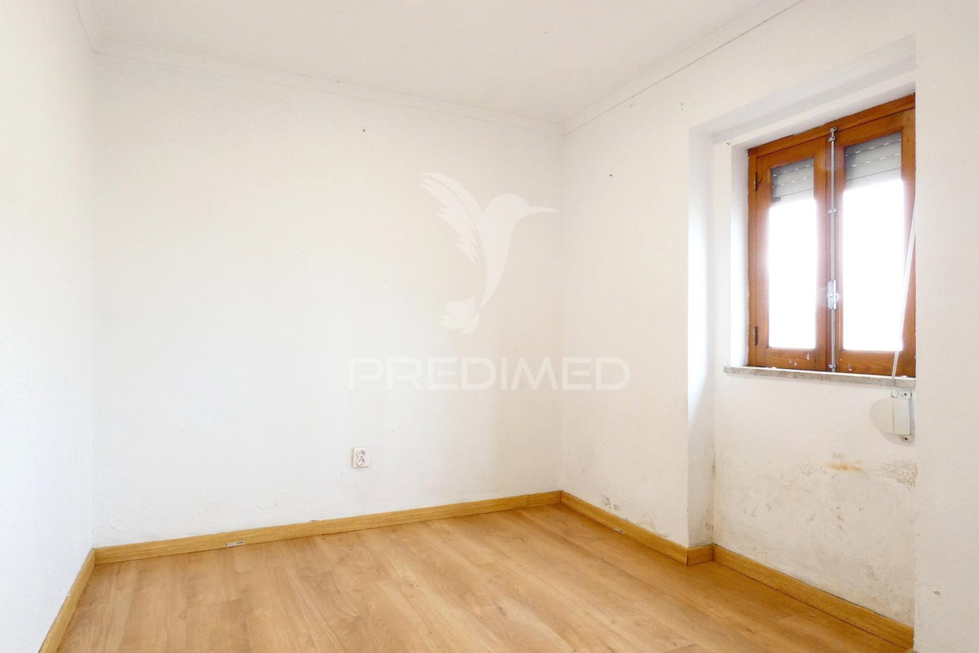 Moradia geminada t3 com logradouro  em muge