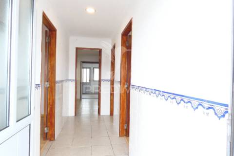 Moradia geminada t3 com logradouro  em muge