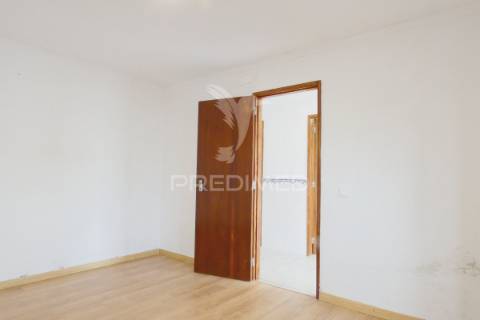 Moradia geminada t3 com logradouro  em muge