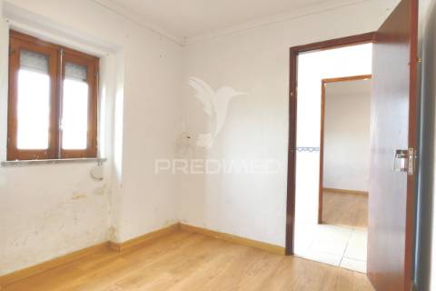 Moradia geminada t3 com logradouro  em muge