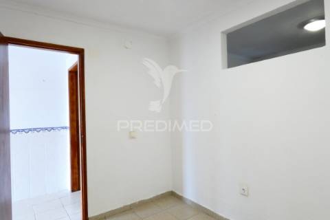 Moradia geminada t3 com logradouro  em muge