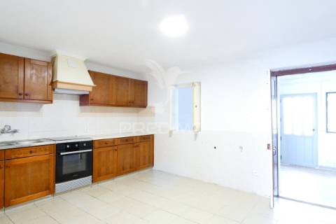 Moradia geminada t3 com logradouro  em muge