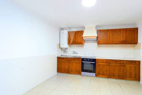 Moradia geminada t3 com logradouro  em muge