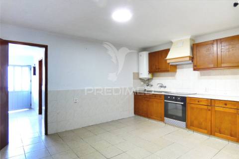 Moradia geminada t3 com logradouro  em muge