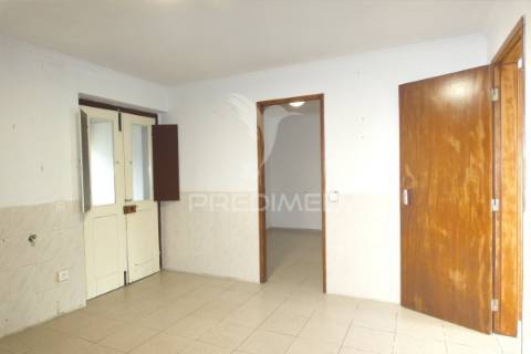 Moradia geminada t3 com logradouro  em muge