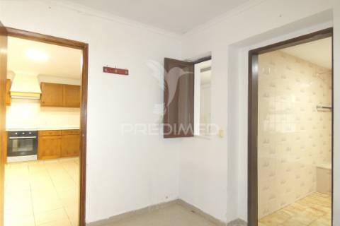 Moradia geminada t3 com logradouro  em muge