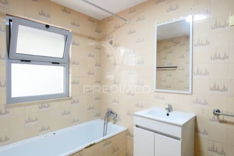 Moradia geminada t3 com logradouro  em muge