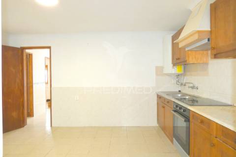 Moradia geminada t3 com logradouro  em muge