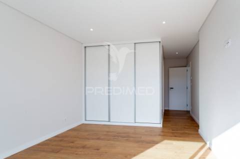 ✨elegante moradia geminada t3 em oeiras/leceia✨