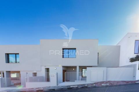 ✨elegante moradia geminada t3 em oeiras/leceia✨