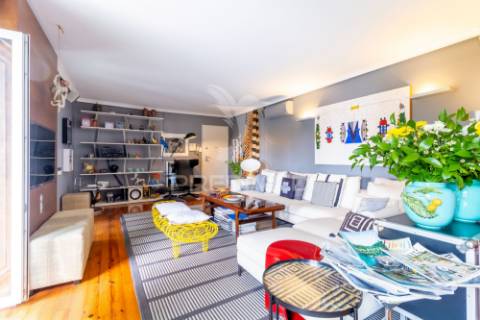 Apartamento t2 com parqueamento, piscina e jardim- rua das farinhas - santa maria maior - lisboa - 998.000€