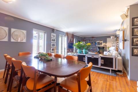 Apartamento t2 com parqueamento, piscina e jardim- rua das farinhas - santa maria maior - lisboa - 998.000€