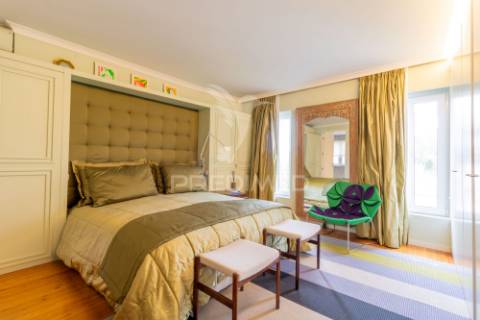 Apartamento t2 com parqueamento, piscina e jardim- rua das farinhas - santa maria maior - lisboa - 998.000€