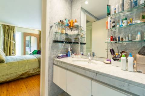 Apartamento t2 com parqueamento, piscina e jardim- rua das farinhas - santa maria maior - lisboa - 998.000€