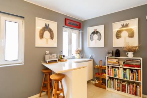 Apartamento t2 com parqueamento, piscina e jardim- rua das farinhas - santa maria maior - lisboa - 998.000€