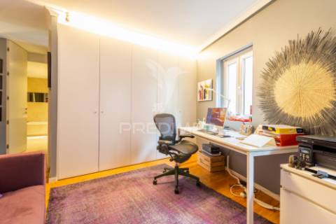 Apartamento t2 com parqueamento, piscina e jardim- rua das farinhas - santa maria maior - lisboa - 998.000€