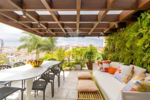 Apartamento t2 com parqueamento, piscina e jardim- rua das farinhas - santa maria maior - lisboa - 998.000€