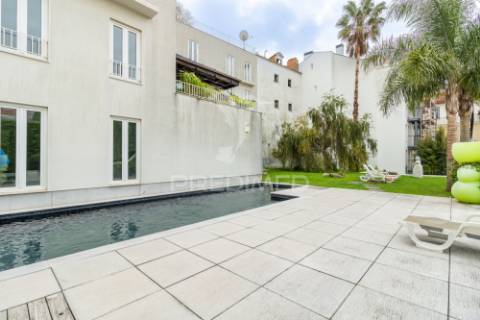 Apartamento t2 com parqueamento, piscina e jardim- rua das farinhas - santa maria maior - lisboa - 998.000€