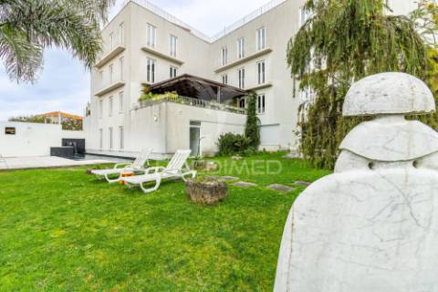 Apartamento t2 com parqueamento, piscina e jardim- rua das farinhas - santa maria maior - lisboa - 998.000€