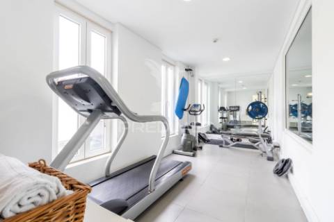 Apartamento t2 com parqueamento, piscina e jardim- rua das farinhas - santa maria maior - lisboa - 998.000€