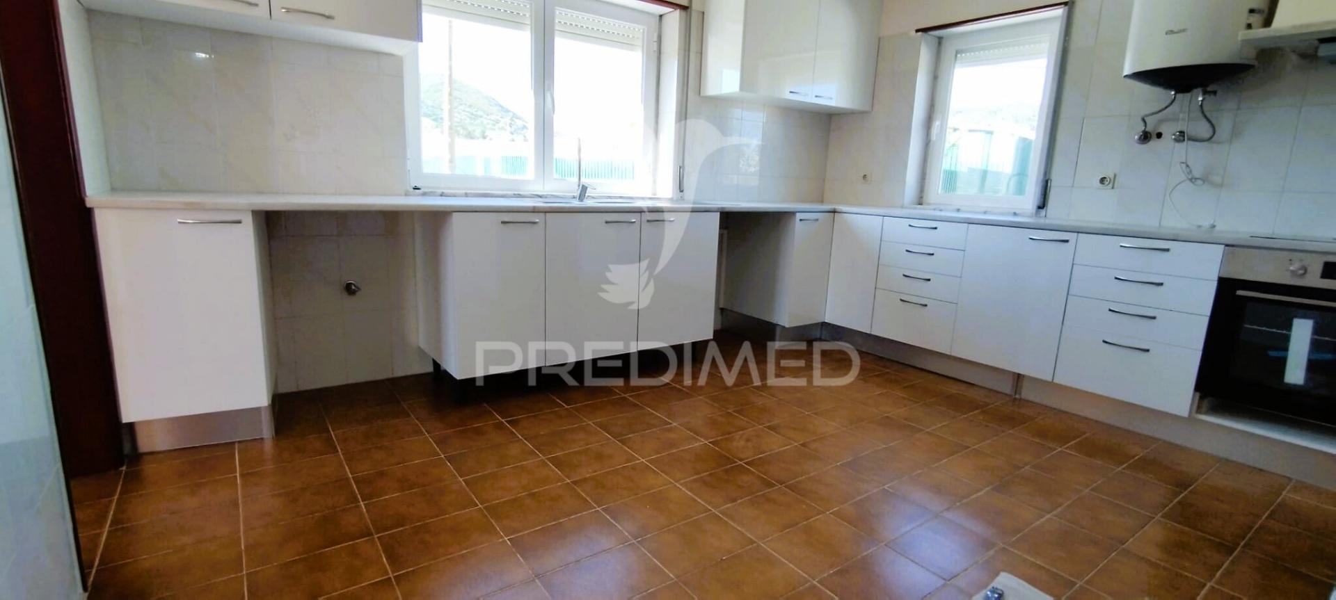 Moradia t2 remodela em arruda dos vinhos