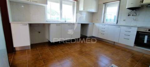 Moradia t2 remodela em arruda dos vinhos