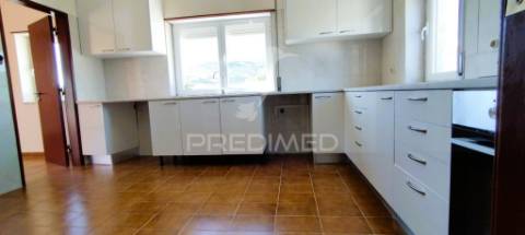 Moradia t2 remodela em arruda dos vinhos