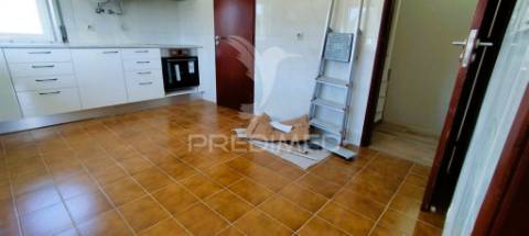 Moradia t2 remodela em arruda dos vinhos