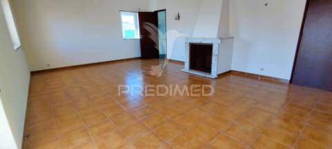 Moradia t2 remodela em arruda dos vinhos