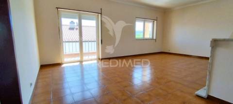 Moradia t2 remodela em arruda dos vinhos