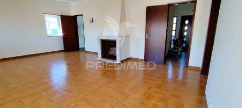 Moradia t2 remodela em arruda dos vinhos