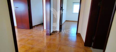 Moradia t2 remodela em arruda dos vinhos