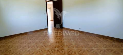 Moradia t2 remodela em arruda dos vinhos