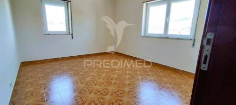 Moradia t2 remodela em arruda dos vinhos