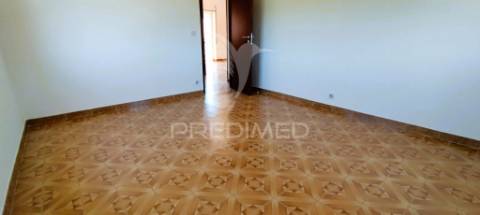 Moradia t2 remodela em arruda dos vinhos