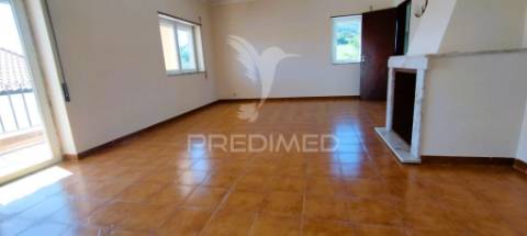 Moradia t2 remodela em arruda dos vinhos