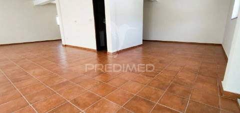 Moradia t2 remodela em arruda dos vinhos